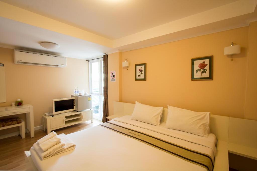 Triple Palms House Hotel Chiang Mai Ngoại thất bức ảnh